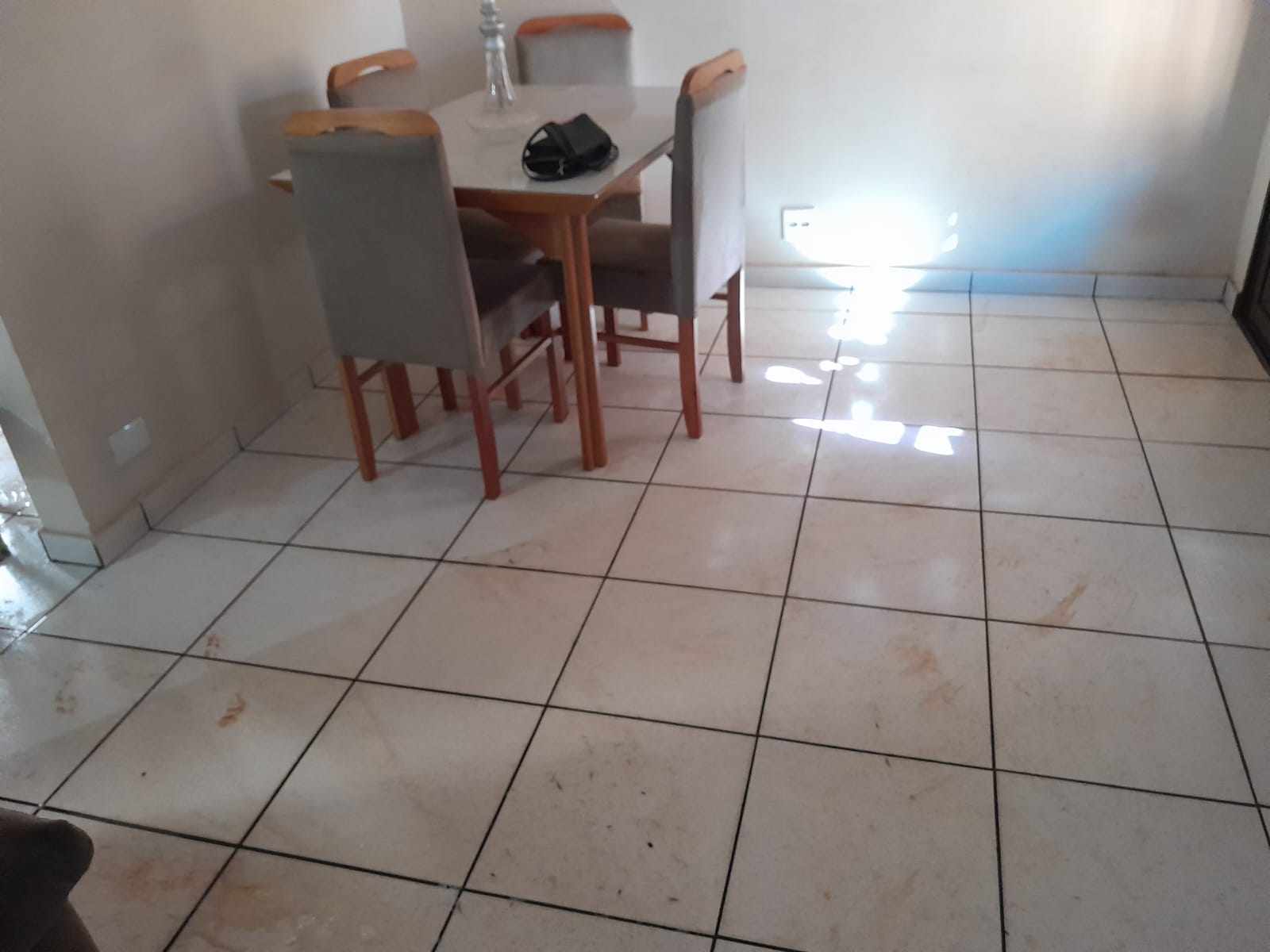 Mesmo ambiente antes da limpeza Cloe