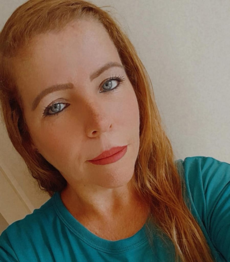 Foto da responsável pelo atendimento da Cloe Serviços de Limpeza